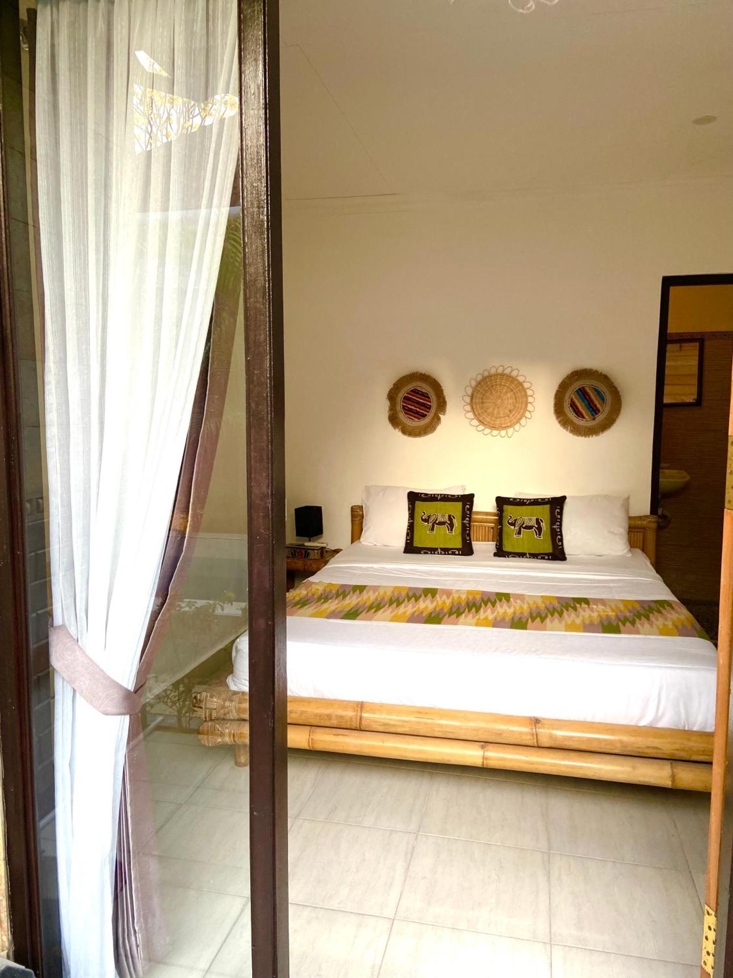 Tropical Garden Inn Batununggul Exterior foto